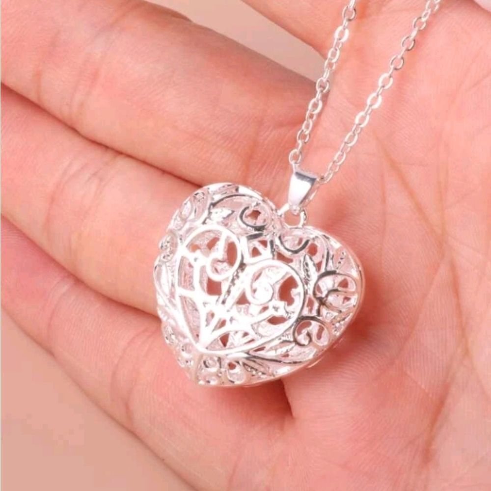 HEART SILVER LOVE PENDANT NECKLACE